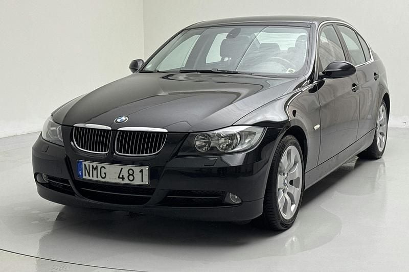 Begagnad BMW 330 231 HK (169 kW) 2007 Svart Sedan