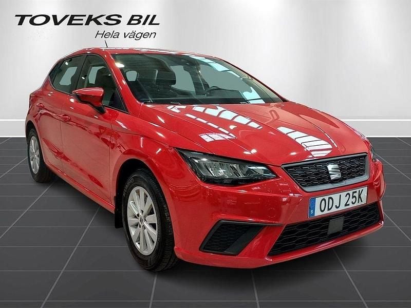 Röd (pure red) Begagnad 2023 Seat Ibiza Halvkombi | 184 900 kr (Marknadspris) - Bild 1/4