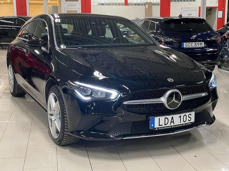 Begagnad Mercedes CLA250e Shooting Brake 2023 Svart Kombi