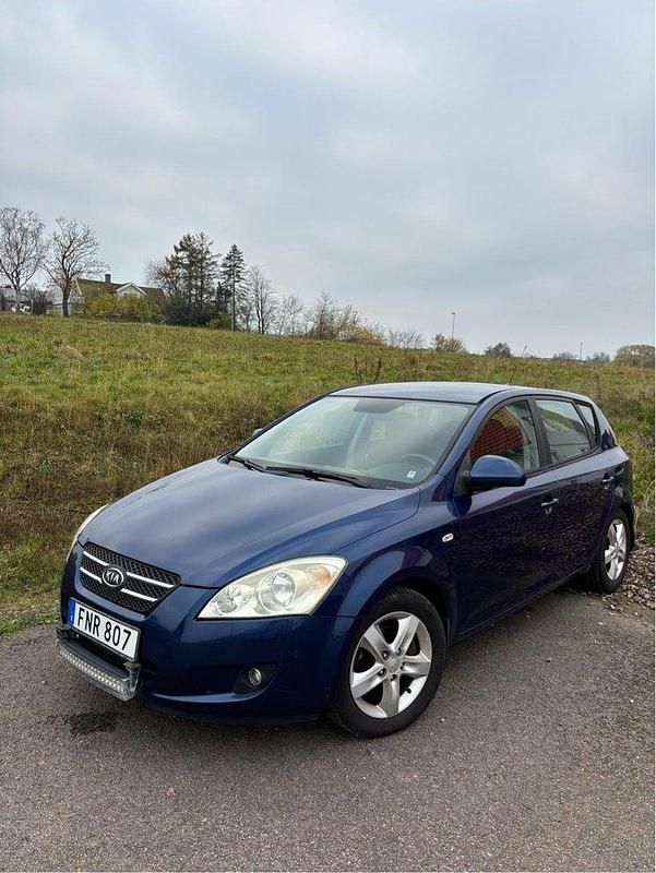 Blå Begagnad 2007 Kia Ceed EX Halvkombi | 17 999 kr (Marknadspris) - Bild 1/4