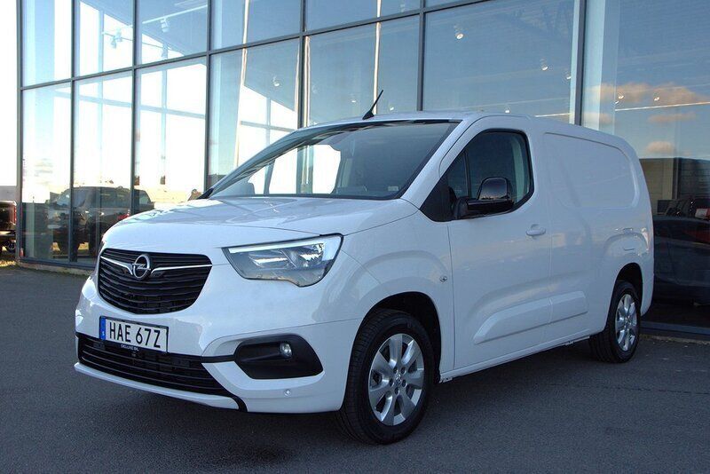 Vit Ny 2024 Opel Combo Minibuss | 274 875 kr (Lite dyr) - Bild 1/4