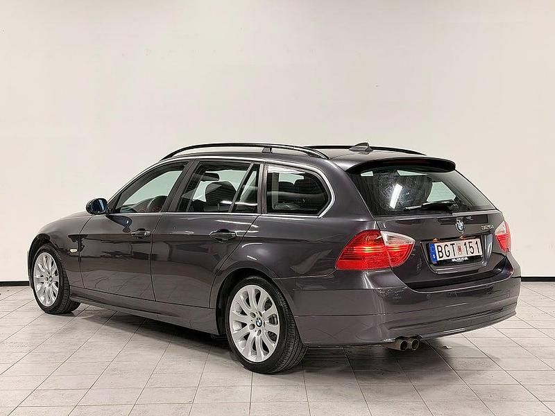 Begagnad BMW 325 218 HK (160 kW) 2007 Grå Kombi