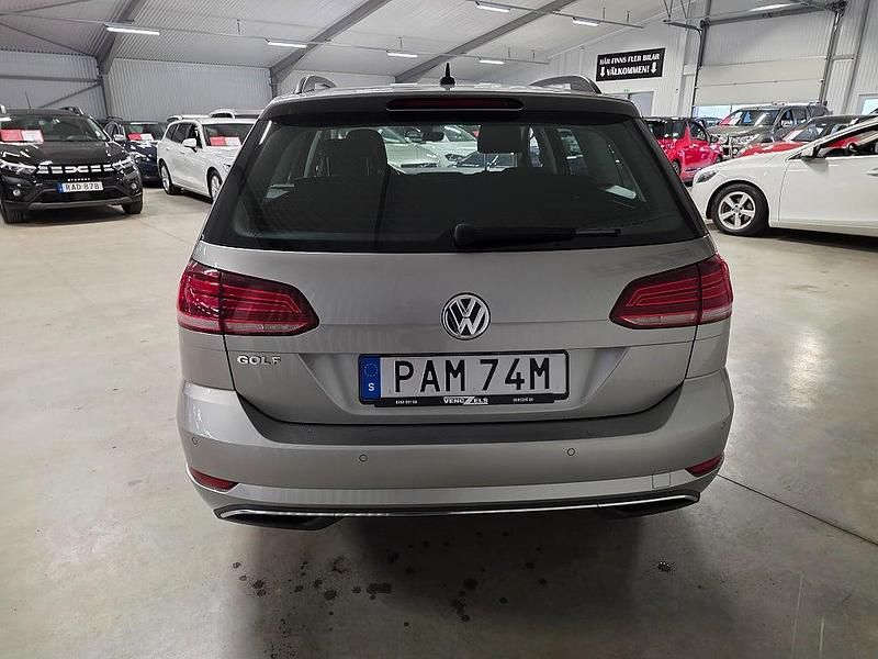 Begagnad VW Golf VII IQ Drive 116 HK (85 kW) 2019 Silver Kombi