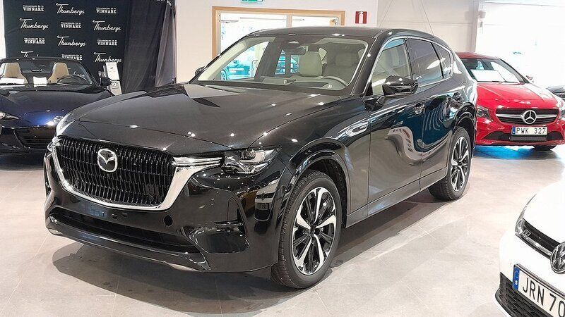 Svart (black mica metallic) Ny 2024 Mazda CX-60 Takumi-Line SUV | 580 950 kr (Marknadspris) - Bild 1/4