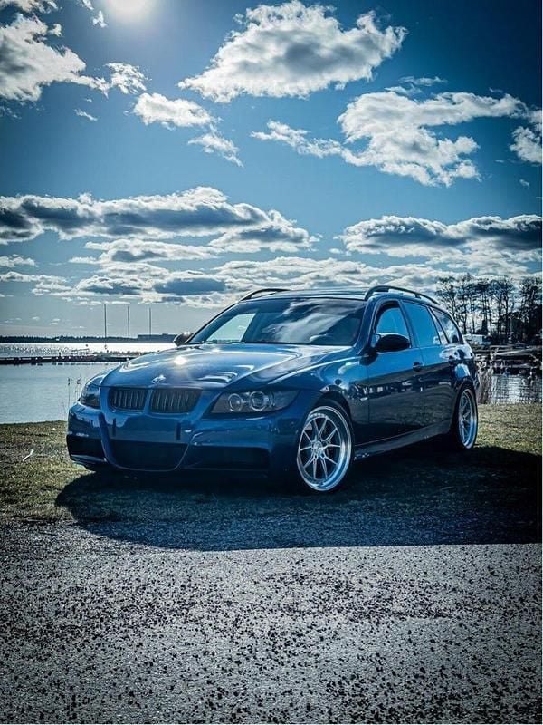 Blå Begagnad 2007 BMW 335 M Sport Kombi | 189 000 kr (Lite dyr) - Bild 1/4