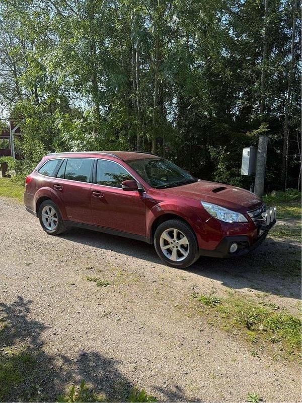 Röd Begagnad 2014 Subaru Outback SUV | 65 000 kr (Superpris) - Bild 1/4
