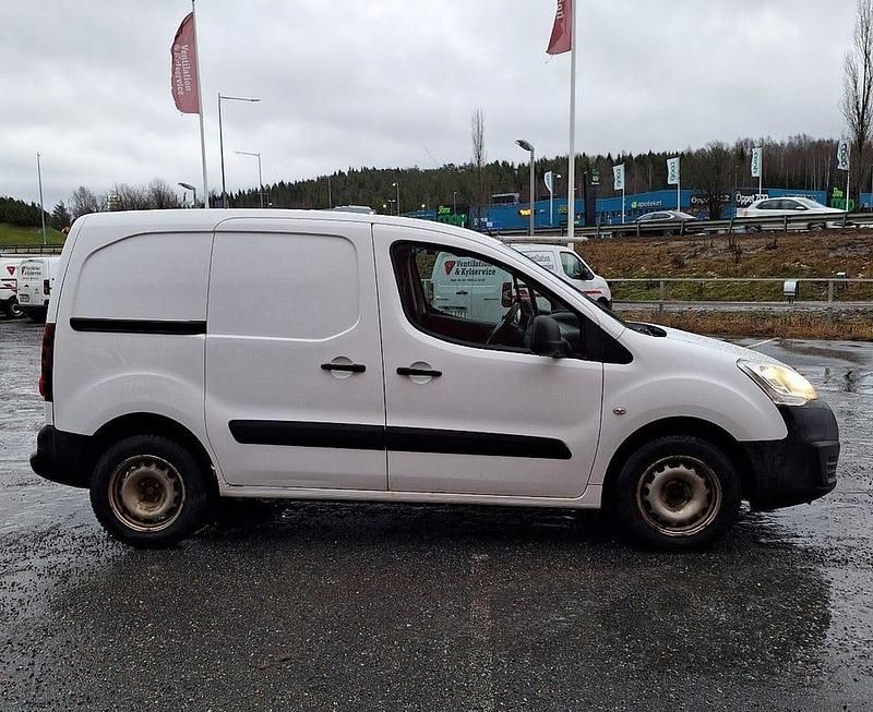 Begagnad Citroën Berlingo 75 HK (55 kW) 2016 Minibuss