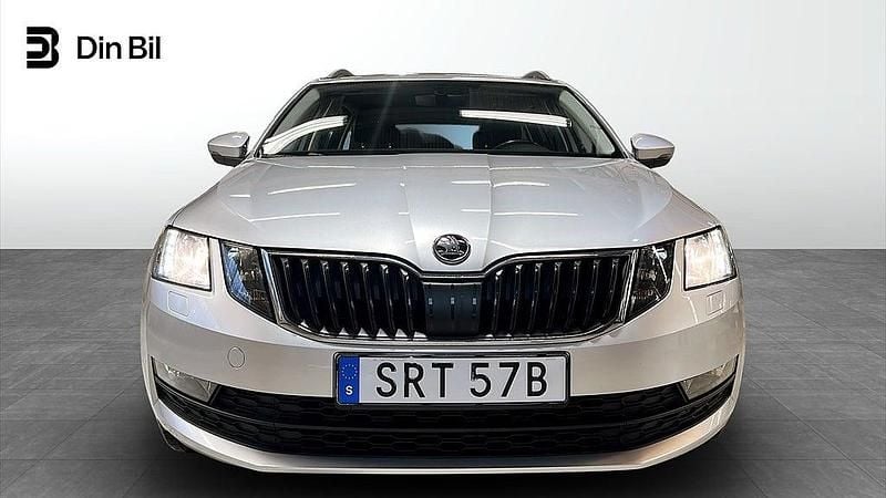 Begagnad Skoda Octavia Ambition 116 HK (85 kW) 2020 Silver Kombi