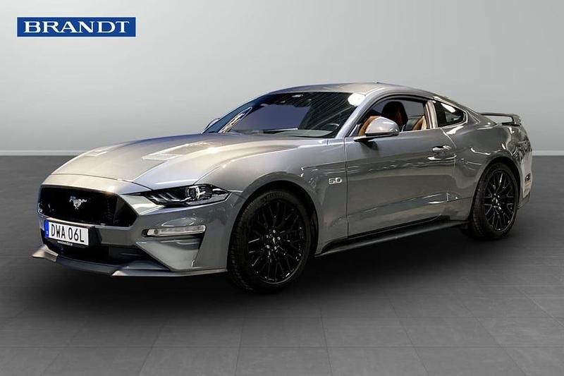 Grå Begagnad 2022 Ford Mustang GT Fastback Sportkupé | 479 900 kr (Marknadspris) - Bild 1/4