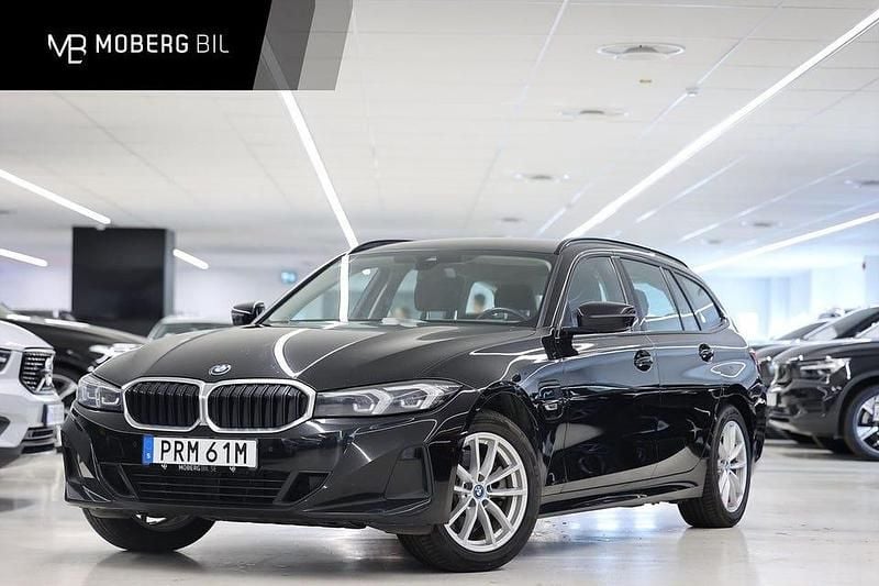 Svart Begagnad 2023 BMW 330 Sport Line Kombi | 289 900 kr - Bild 1/2