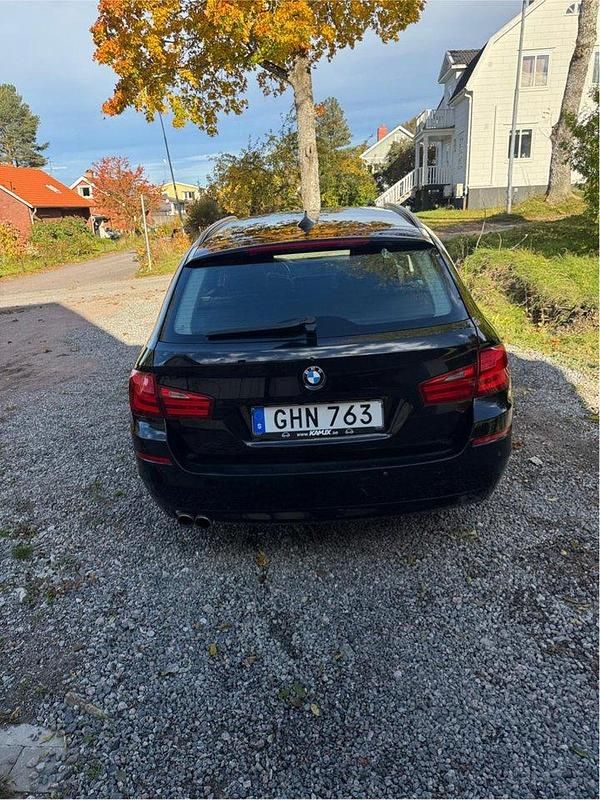 Svart Begagnad 2012 BMW 520 Kombi | 73 000 kr (Bra pris) - Bild 1/4