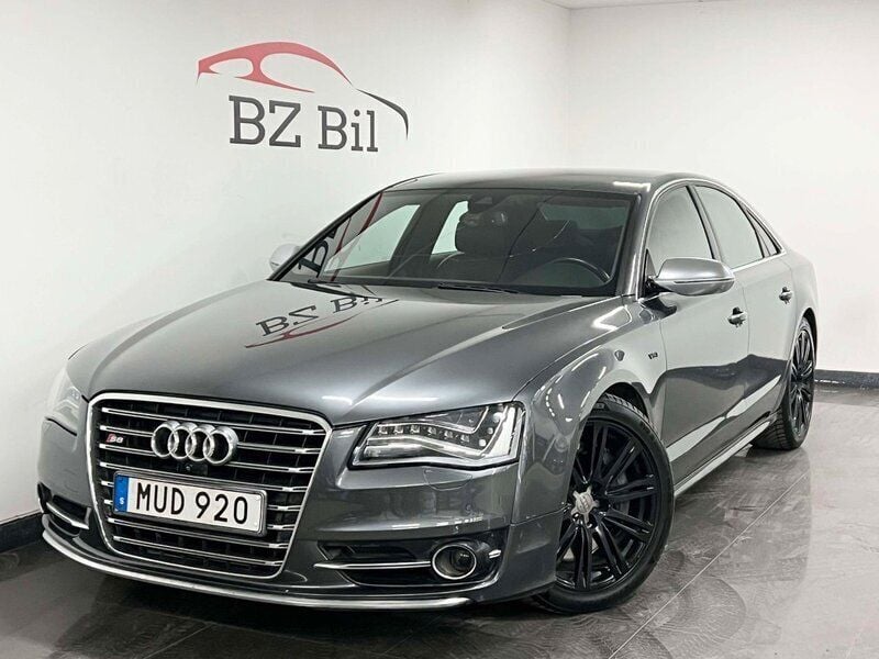 Grå Begagnad 2013 Audi S8 Sedan | 389 900 kr - Bild 1/4