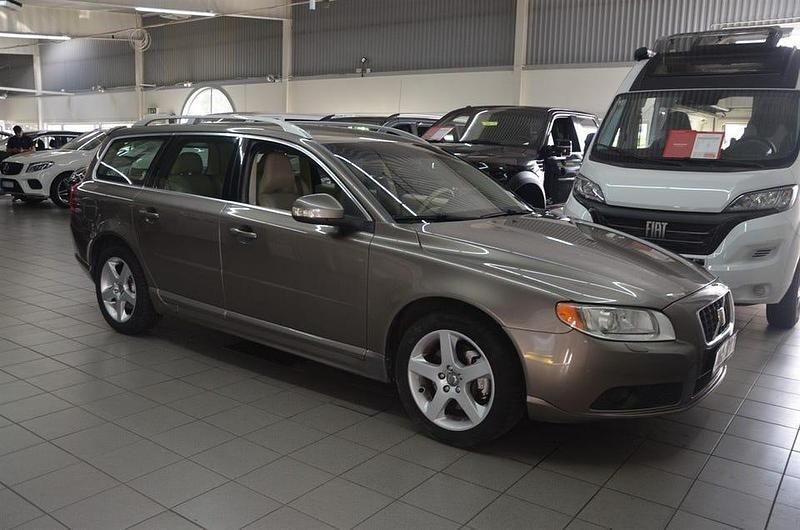 Grå Begagnad 2009 Volvo V70 Summum Kombi | 79 900 kr (Marknadspris) - Bild 1/4