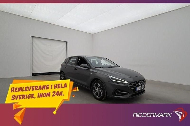 Grå Begagnad 2022 Hyundai i30 Advanced Halvkombi | 198 900 kr (Superpris) - Bild 1/3