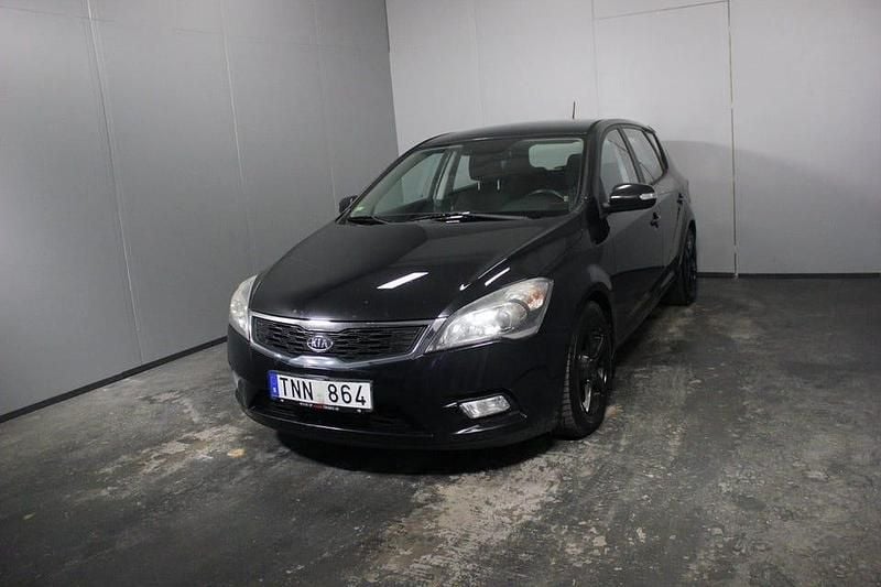 Begagnad Kia Ceed 128 HK (94 kW) 2012 Svart Halvkombi