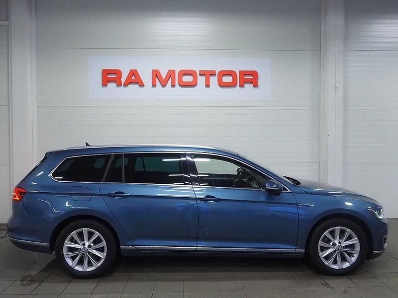 Begagnad VW Passat GTE 218 HK (160 kW) 2016 Blå Kombi