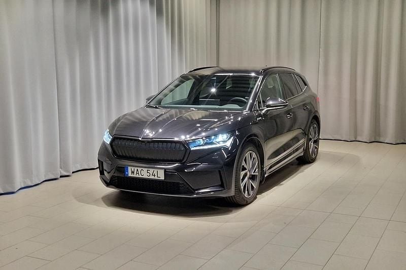 Svart Begagnad 2023 Skoda Enyaq iV SUV | 379 900 kr (Marknadspris) - Bild 1/4
