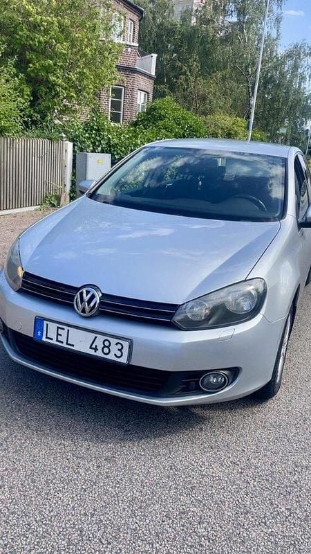 Silver Begagnad 2011 VW Golf Halvkombi | 43 000 kr (Marknadspris) - Bild 1/4