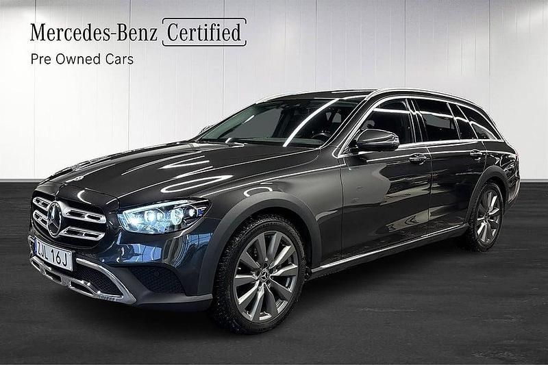 Grå Begagnad 2023 Mercedes E220 Avantgarde SUV | 494 900 kr (Dyr) - Bild 1/4