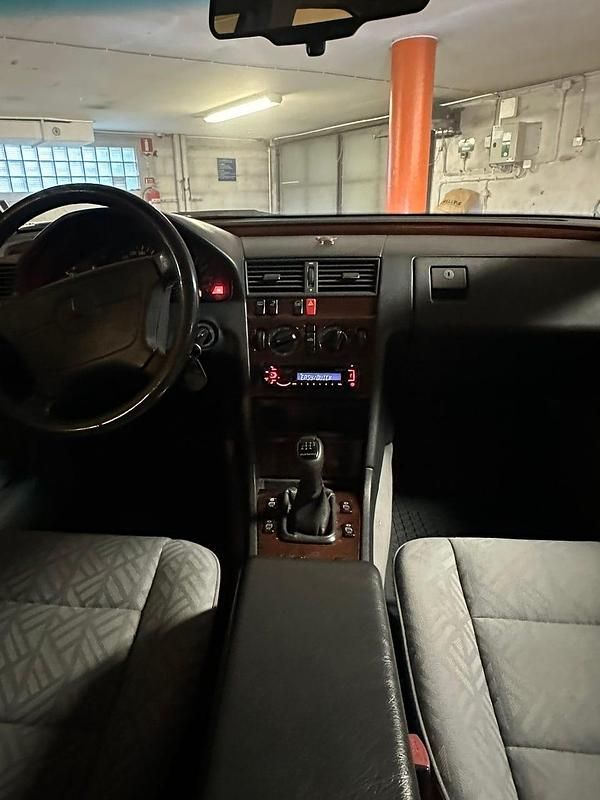 Begagnad Mercedes C180 122 HK (89 kW) 1995