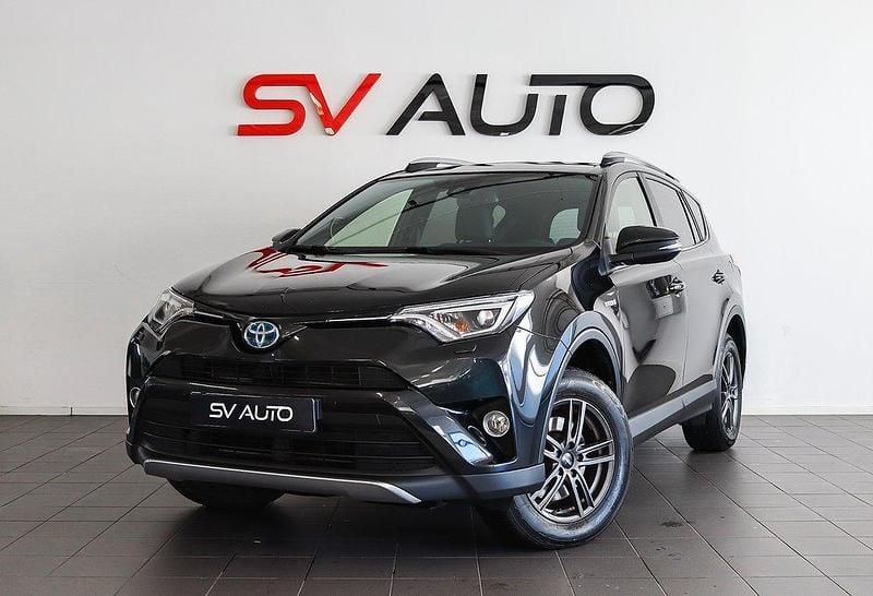 Svart Begagnad 2016 Toyota RAV4 Hybrid Active SUV | 224 900 kr (Marknadspris) - Bild 1/4