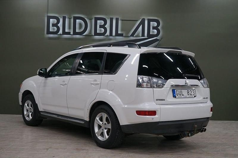 Begagnad Mitsubishi Outlander 156 HK (114 kW) 2010 Vit SUV