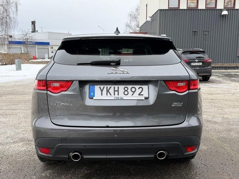 Begagnad Jaguar F-Pace R-Sport 301 HK (221 kW) 2017 Grå SUV