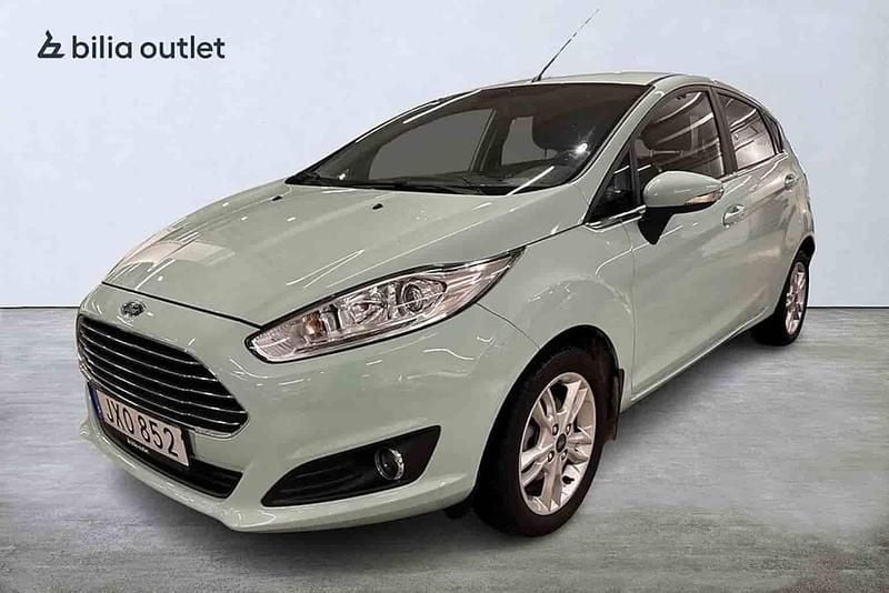 Grön Begagnad 2017 Ford Fiesta Halvkombi | 109 000 kr - Bild 1/1