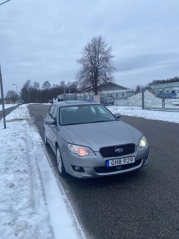 Begagnad Subaru Legacy 173 HK (127 kW) 2009 Grå Kombi