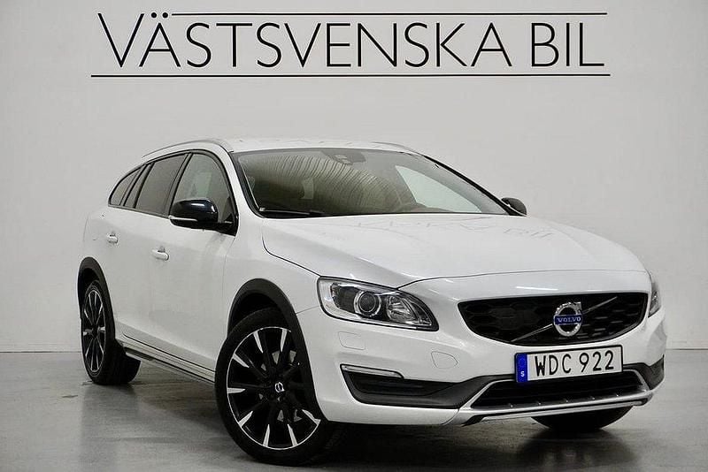 Vit Begagnad 2015 Volvo V60 CC Momentum Kombi | 154 000 kr (Marknadspris) - Bild 1/4