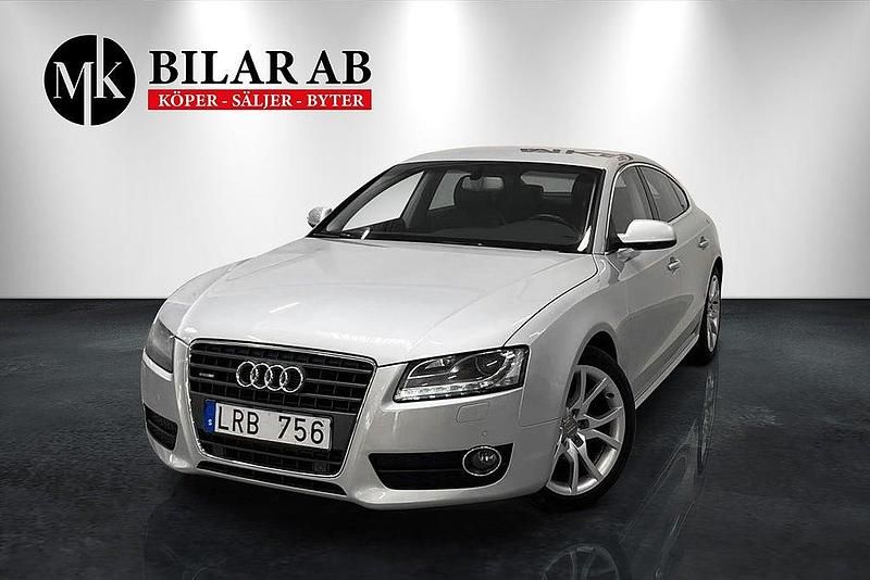 Silver Begagnad 2011 Audi A5 Sportback Comfort Halvkombi | 114 900 kr (Lite dyr) - Bild 1/4