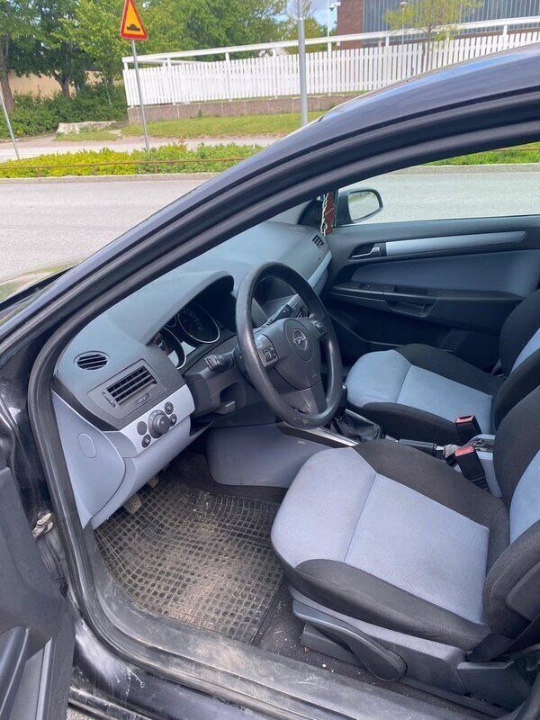 Svart Begagnad 2006 Opel Astra Halvkombi | 18 000 kr (Marknadspris) - Bild 1/4