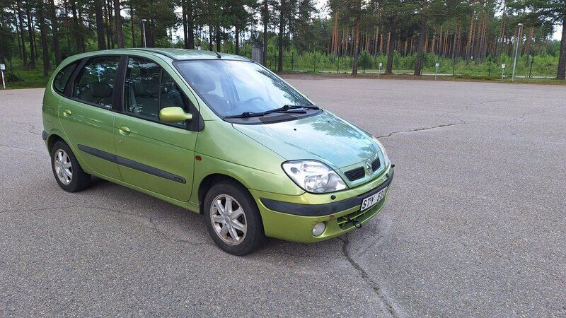 Grön Begagnad 2002 Renault Scénic Privilege Minibuss | 2 000 kr - Bild 1/4