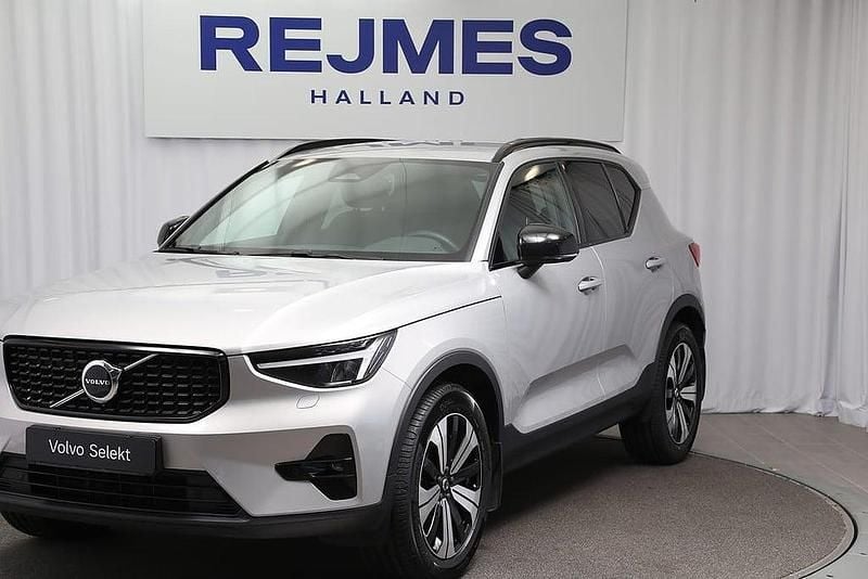 Begagnad Volvo XC40 Plus 200 HK (147 kW) 2025 Silver SUV