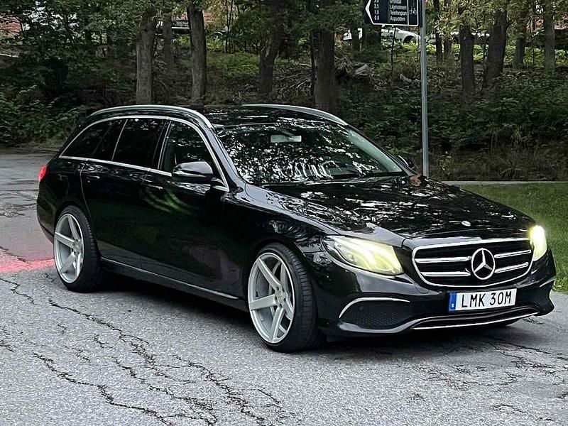 Begagnad 2020 Mercedes E220 Kombi | 182 000 kr - Bild 1/4