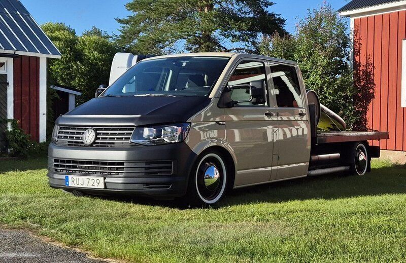 Brun Begagnad 2016 VW T6 Van | 239 000 kr - Bild 1/4