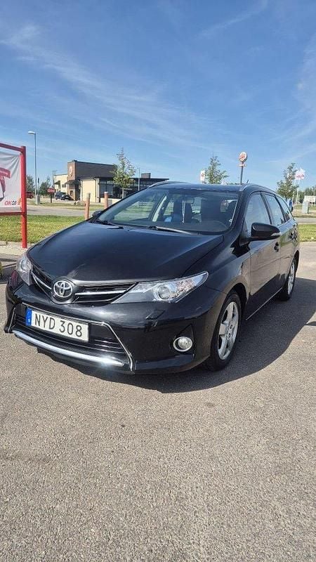 Svart Begagnad 2013 Toyota Auris Kombi | 79 000 kr (Marknadspris) - Bild 1/4