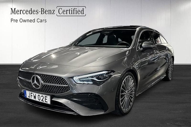 Grå Begagnad 2025 Mercedes CLA200 Shooting Brake AMG Kombi | 379 000 kr (Bra pris) - Bild 1/4