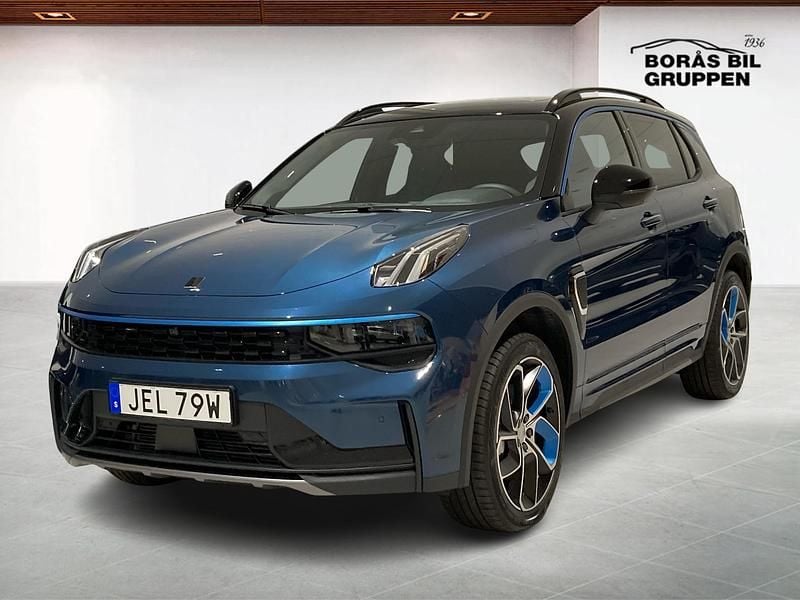 Blå Begagnad 2024 Lynk & Co 01 SUV | 339 000 kr (Marknadspris) - Bild 1/4
