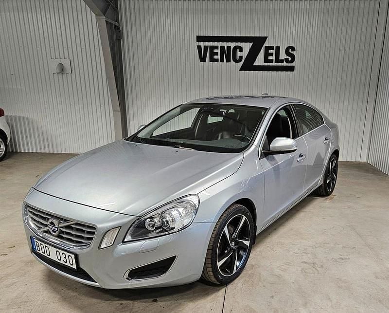 Begagnad Volvo S60 Summum 164 HK (120 kW) 2011 Silver (silver metallic) Sedan