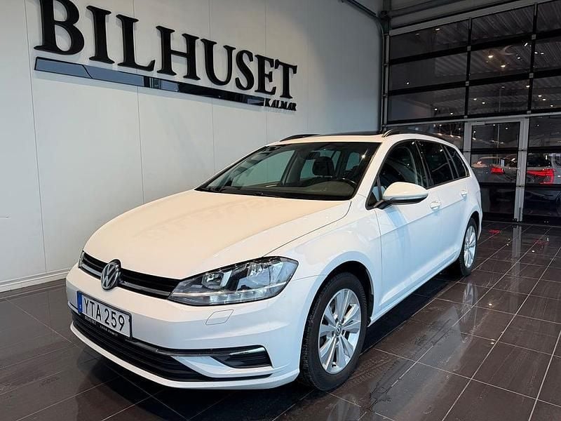 Vit Begagnad 2017 VW Golf VII Kombi | 109 900 kr (Bra pris) - Bild 1/3
