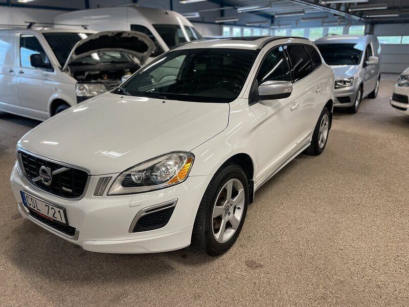 Vit Begagnad 2012 Volvo XC60 R-Design SUV | 124 000 kr (Marknadspris) - Bild 1/4