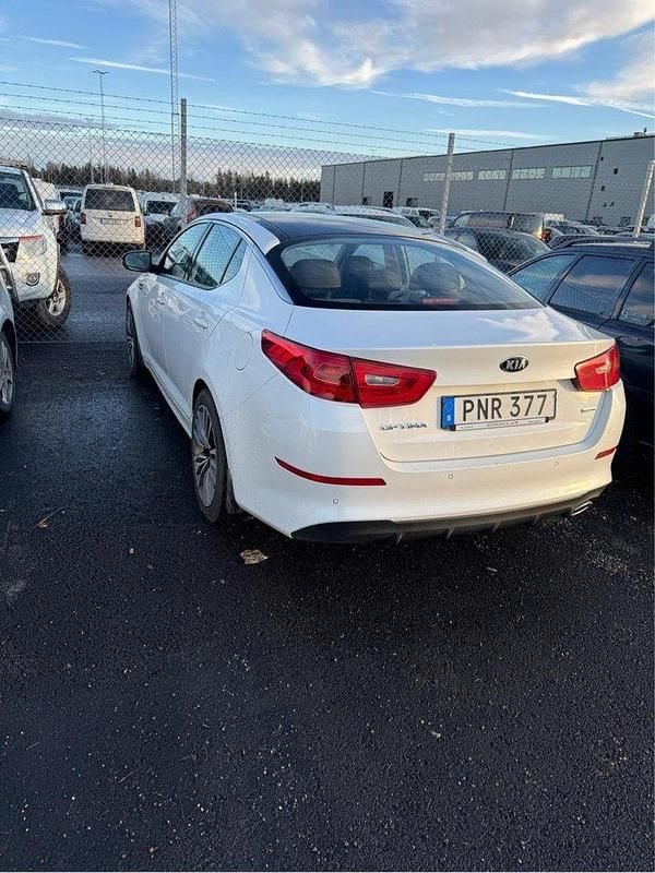 Vit Begagnad 2014 Kia Optima Sedan | 129 000 kr (Marknadspris) - Bild 1/4