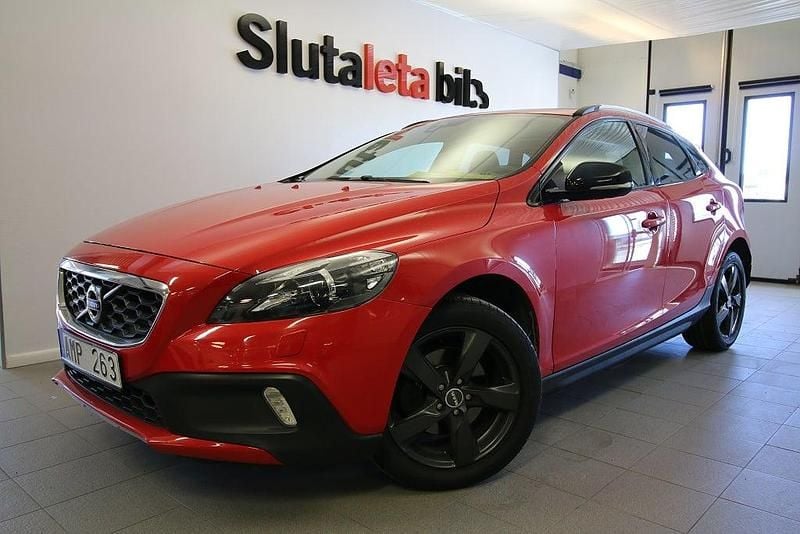 Röd Begagnad 2013 Volvo V40 Halvkombi | 169 900 kr (Marknadspris) - Bild 1/4
