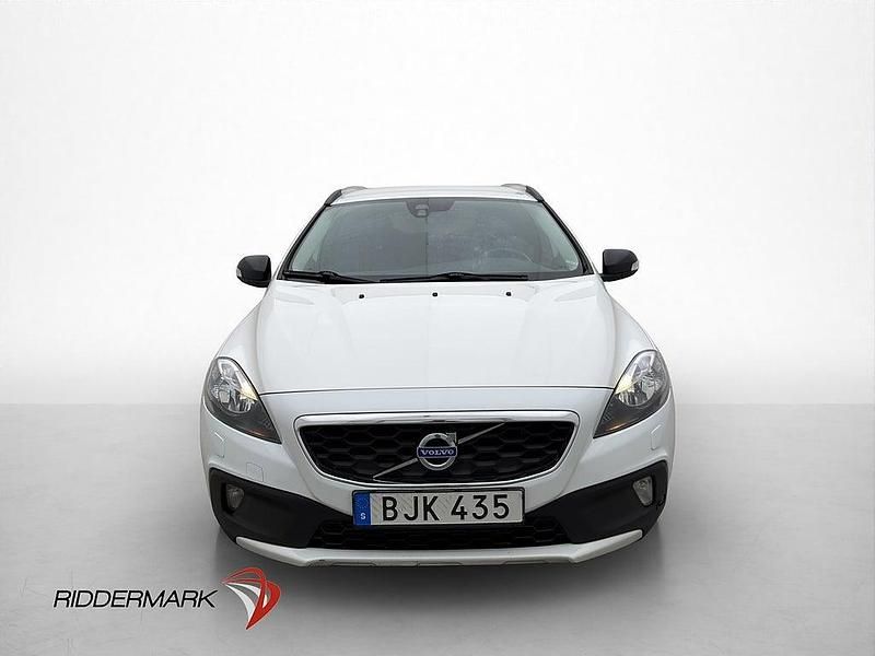 Begagnad Volvo V40 114 HK (83 kW) 2014 Vit Halvkombi