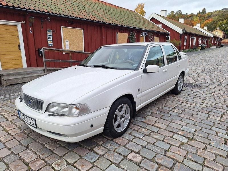 Vit Begagnad 2000 Volvo S70 Standard Sedan | 27 000 kr (Marknadspris) - Bild 1/4