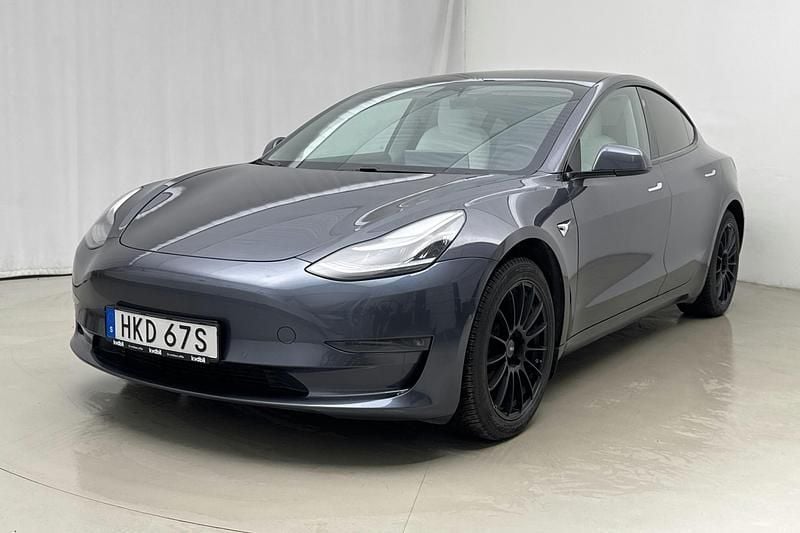 Grå Begagnad 2020 Tesla Model 3 Sedan | 210 000 kr (Superpris) - Bild 1/4