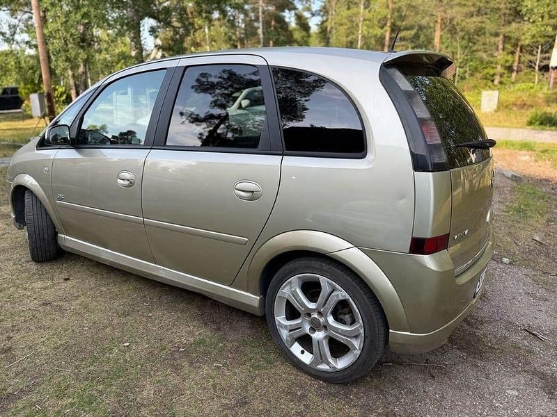 Begagnad Opel Meriva 105 HK (77 kW) 2008 Grön Minibuss