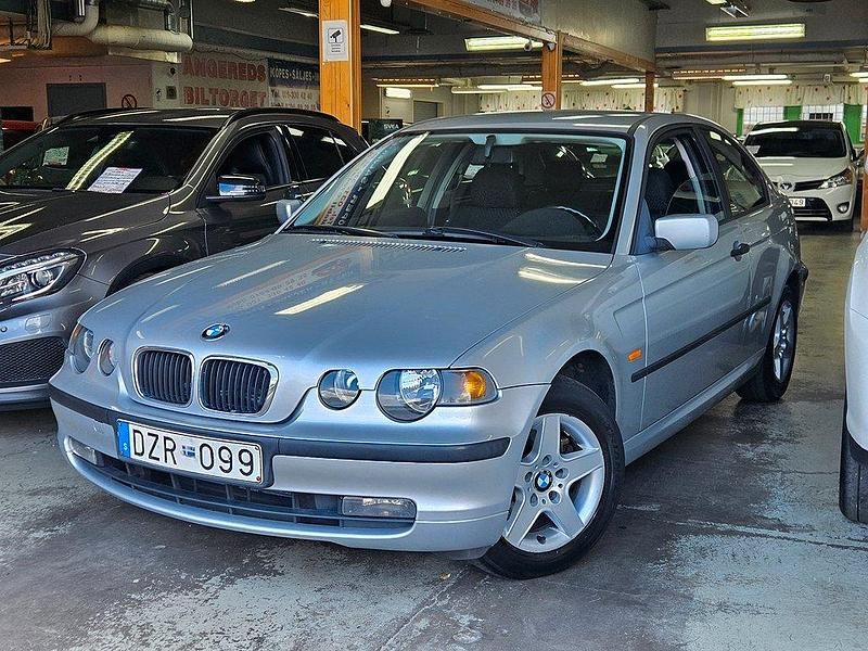 Silver Begagnad 2003 BMW 316 Compact Advantage Halvkombi | 29 999 kr (Marknadspris) - Bild 1/4