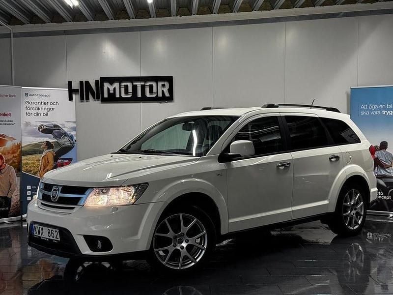 Vit Begagnad 2013 Fiat Freemont SUV | 99 900 kr (Marknadspris) - Bild 1/4